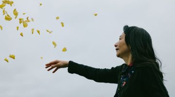 ALL SHALL BE WELL4 Angie Petals ©2023 Mise En Scene Filmproduction